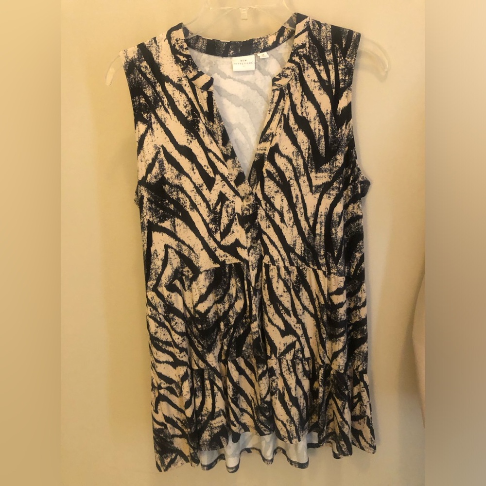 New Directions animal print sleeveless blouse